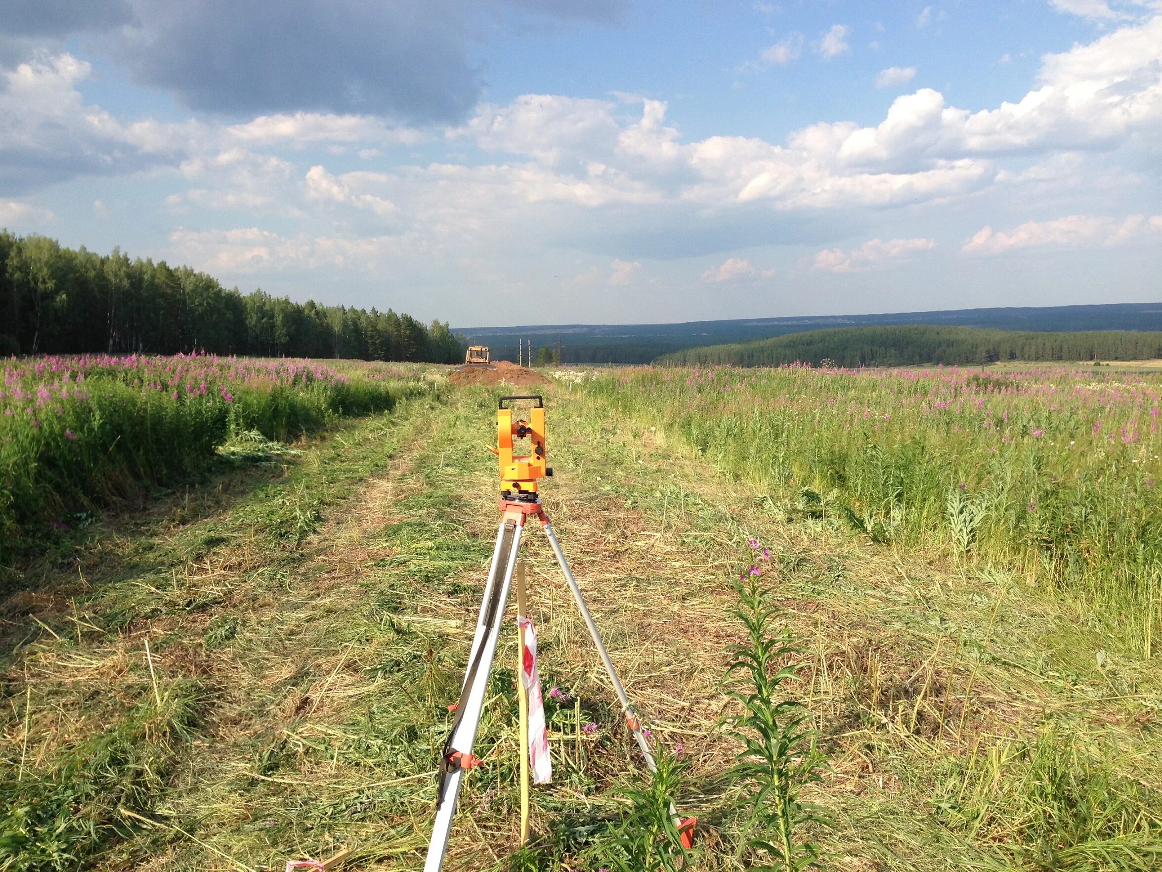 Проблемы землеустройства. Виды работы при проведении землеустройства. Проблемы землеустройства. Землеустройство и кадастры. Человечек на природе.