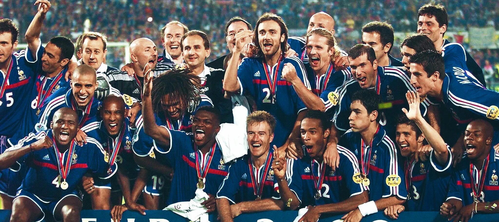 Франция чемпион какого года. Тьерри Анри на ЧМ 1998. Сборная Франции чемпион Европы по футболу 2000. Финал ЧМ 1998. Франция чемпион Европы 2000.