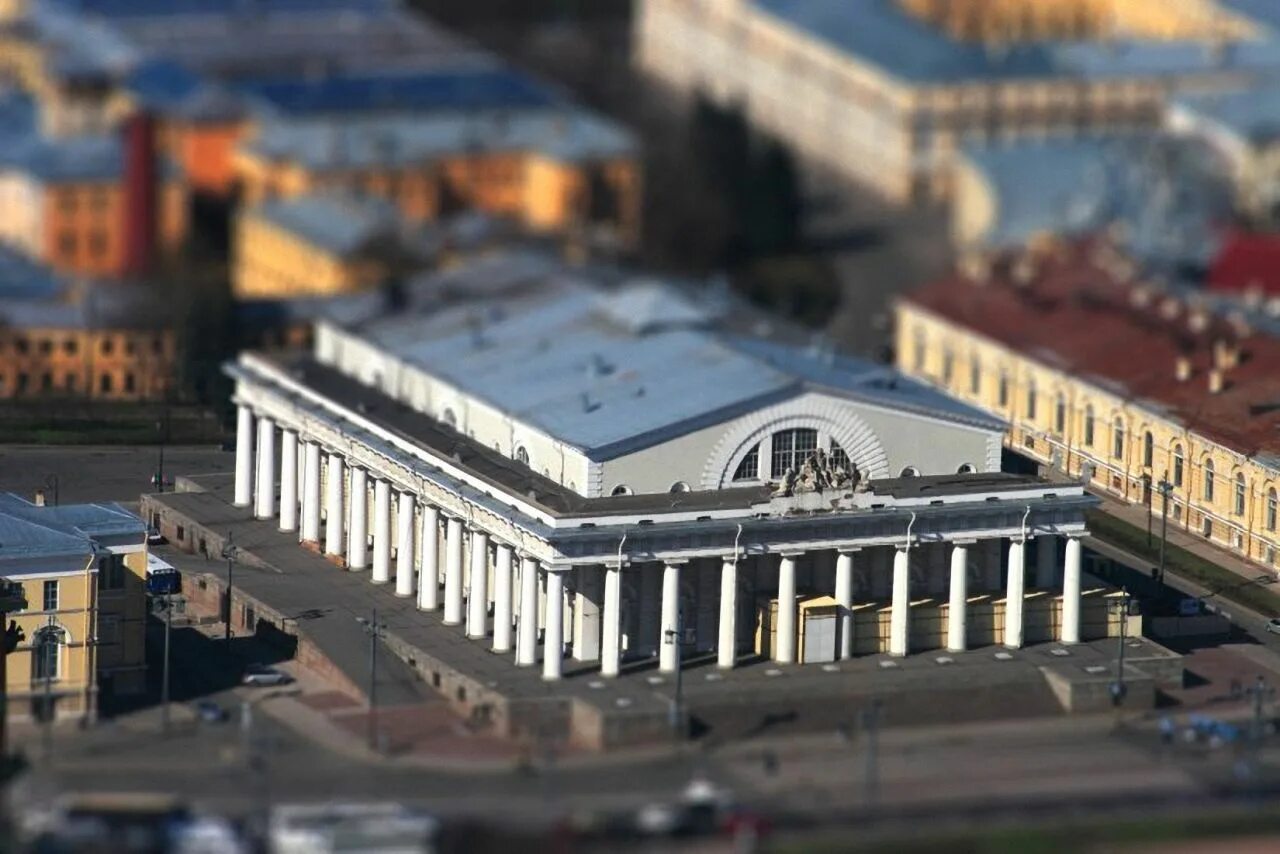 Биржа на Васильевском острове в Санкт-Петербурге. Здание биржи в Санкт-Петербурге Архитектор. Биржа на Васильевском острове Захаров. Здание биржи на стрелке Васильевского острова. Биржа на васильевском острове