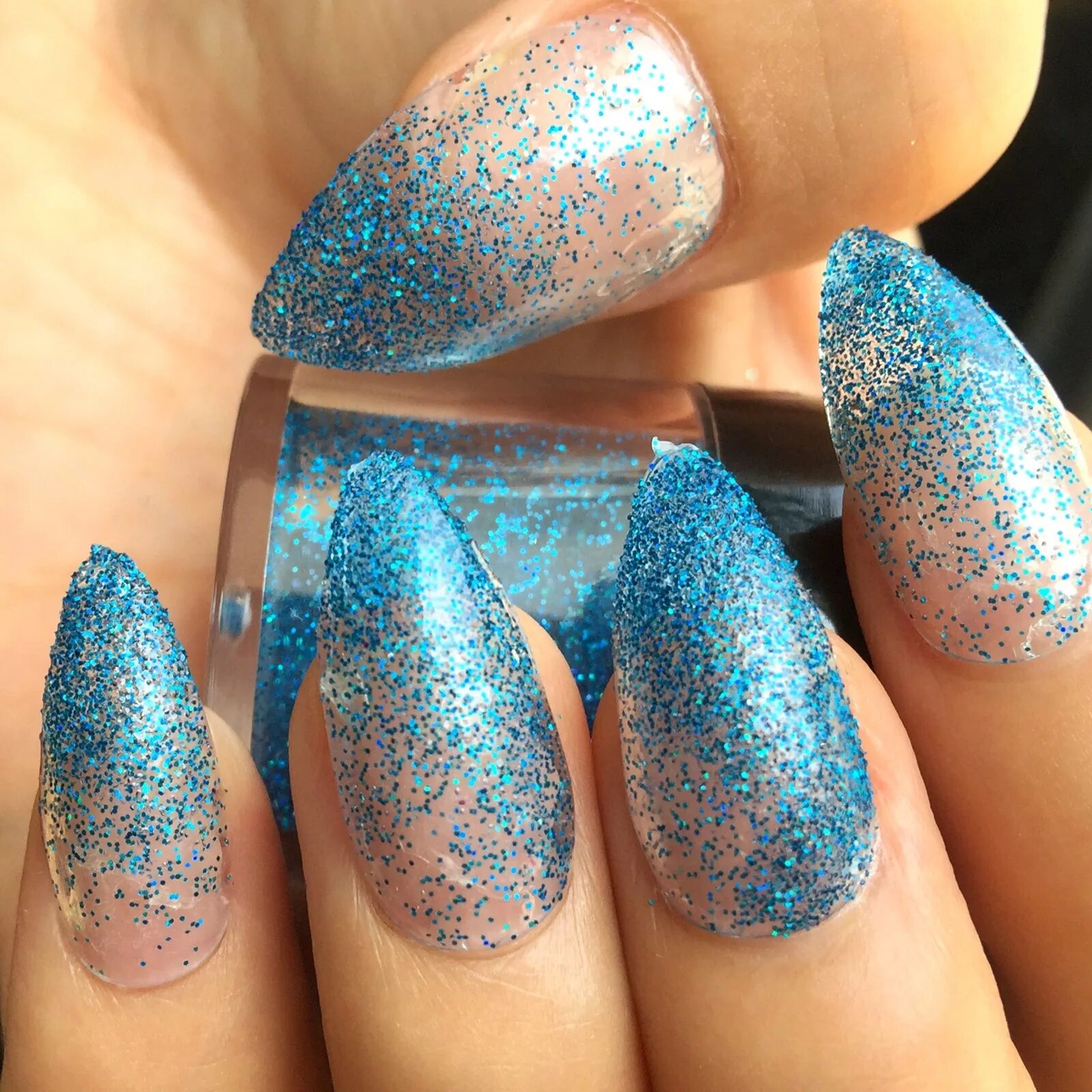 яркие ногти с блестками. Nail glitter. блестящие ногти. Nail glitter. глиттер нейлс.