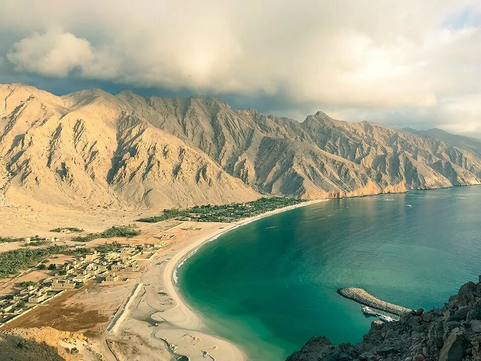 Мусандам оман. Полуостров Мусандам Оман. Оман Маскат море. Оман Хасаб пляжи.