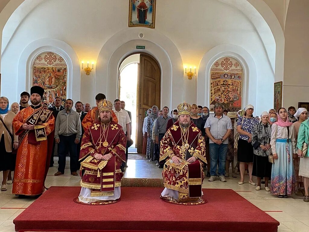 Владыка златоустовской епархии. Протоиерей георгий гуторов храм леоново. Литургия 6 класс. Храм бориса и глеба в зюзино служба. Литургия 6.