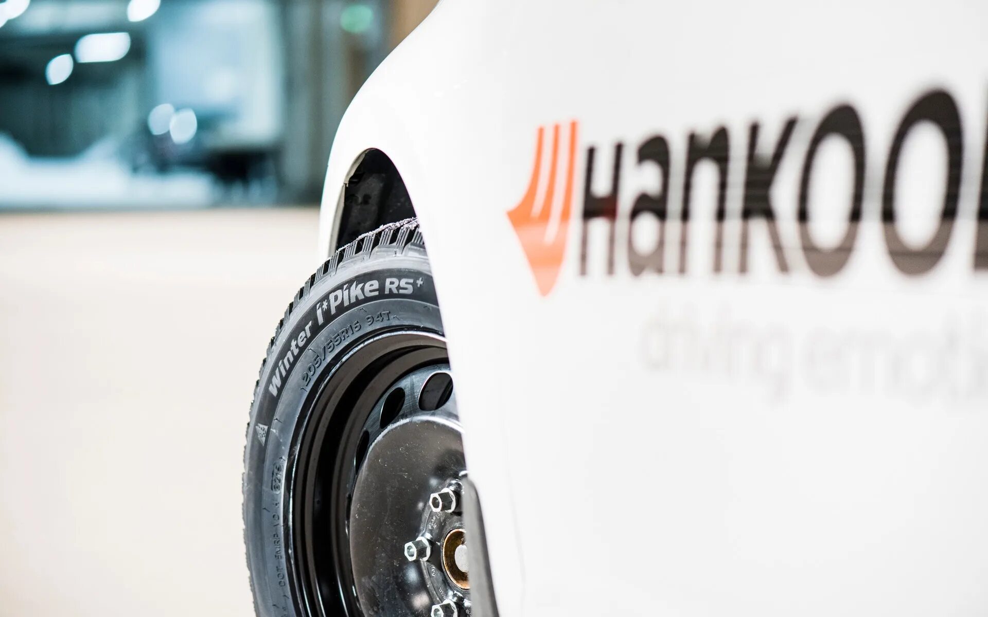 Шины hankook спб. Наклейка Hankook. Шины Hankook. Реклама Ханкук. Наклейки Hankook на резину.