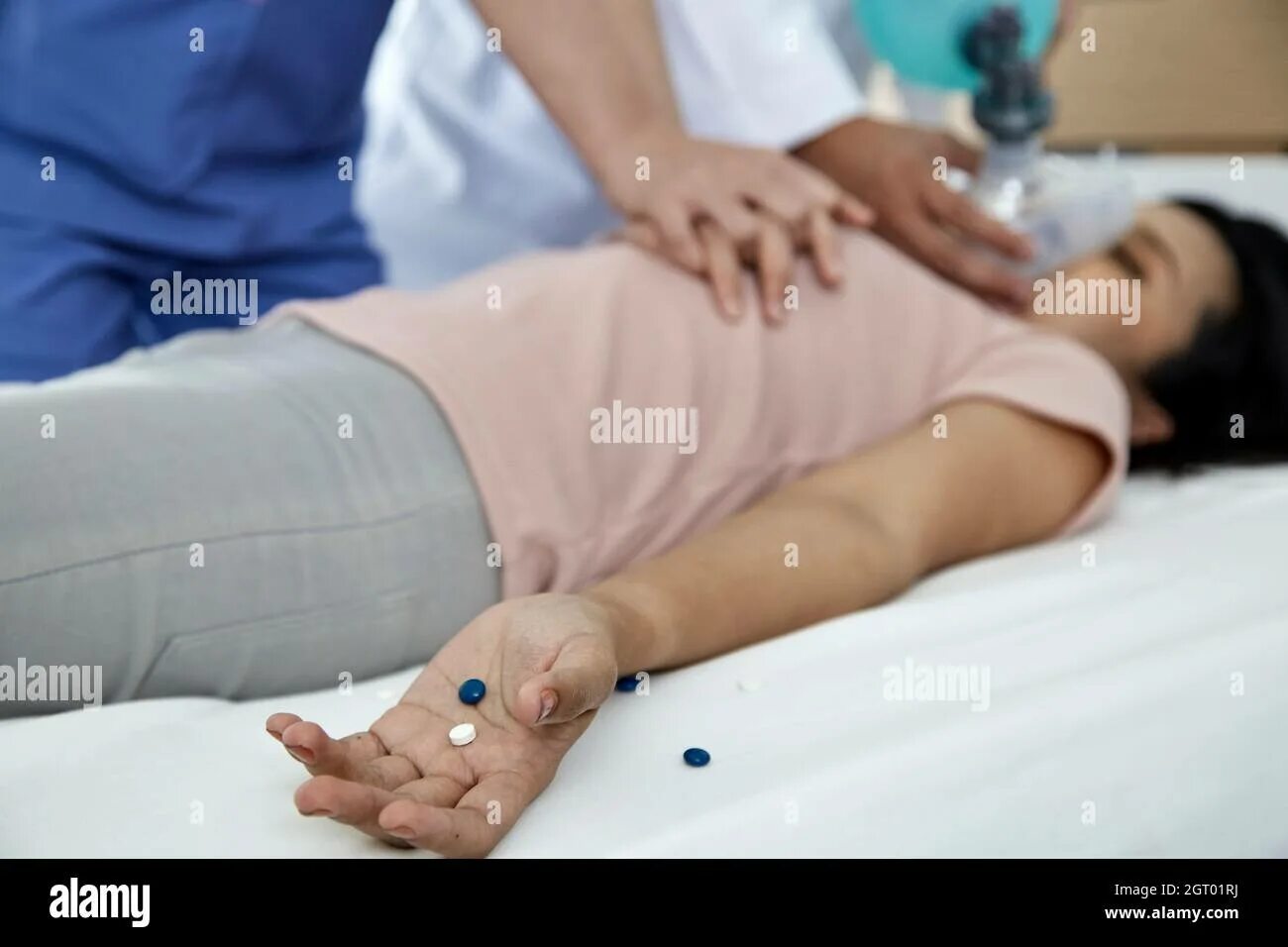 Level of evidence and class of recommendation. Give treatment. Китайцы прикладывают лед к голове. Give treatment. Лечение картинки.