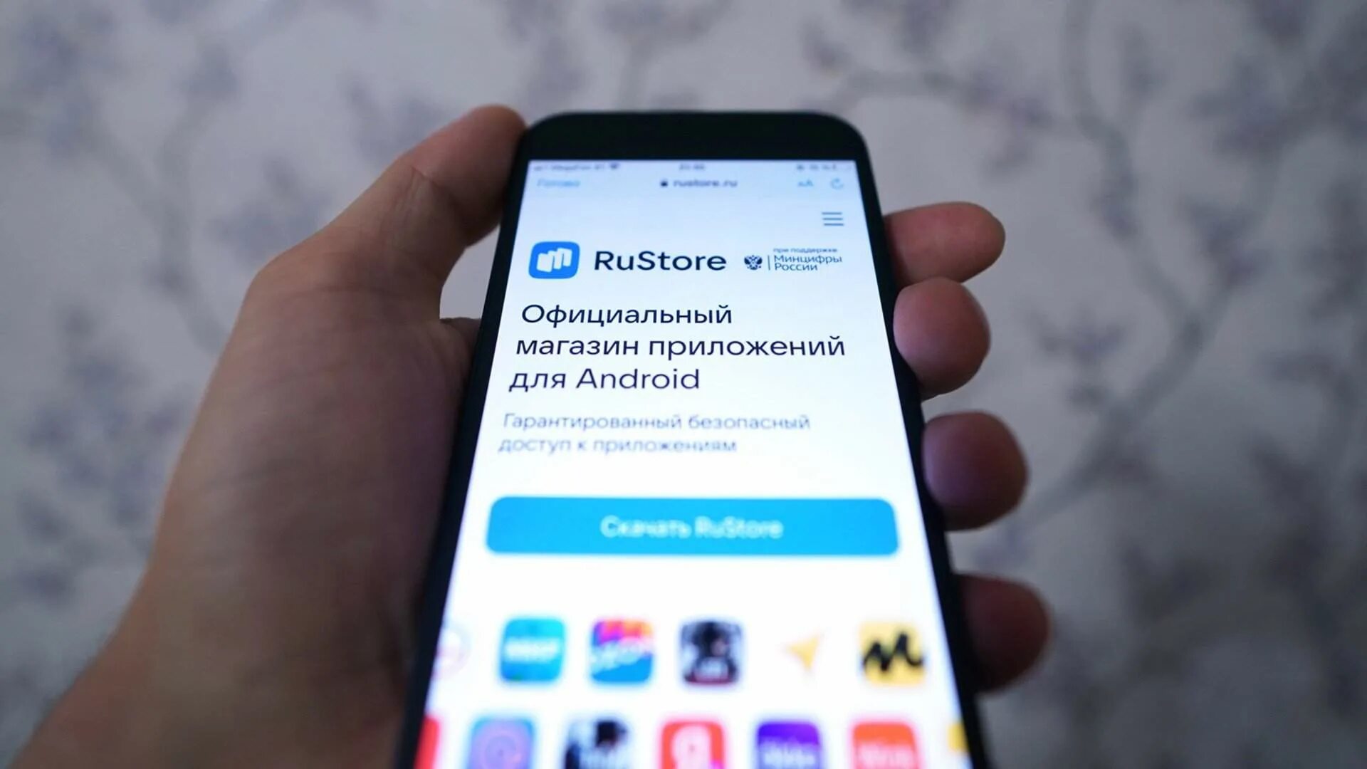 Рустор магазин приложений. Платные приложения картинка. RUSTORE Интерфейс. RUSTORE Apple Store. Русторе ру для айфон