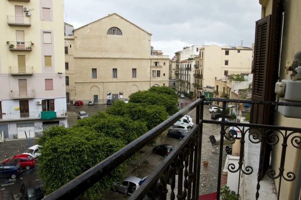 Монделло город италия. Палермо номер. Via palermo 10/12 rome, italy. Отель палермо текстильщики. Дом палермо.