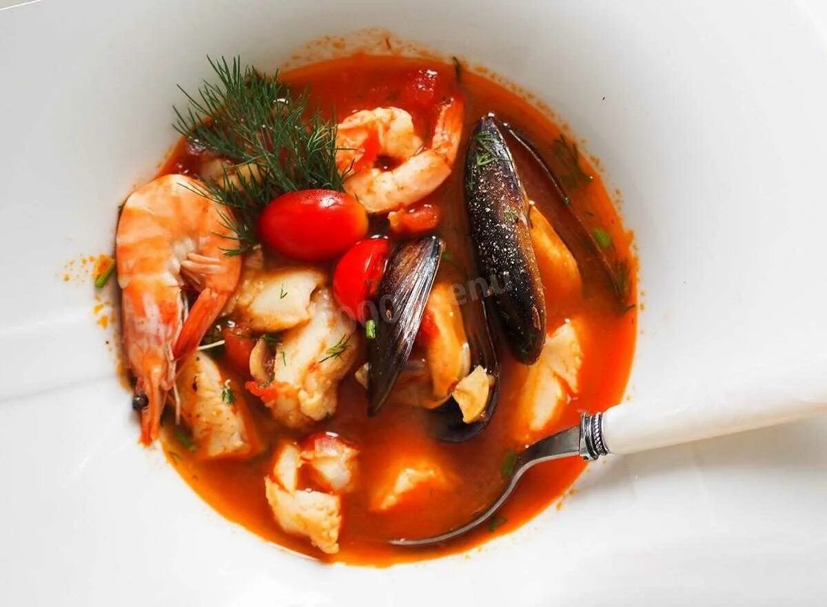Рецепт вкусного супа с креветками. Суп из морепродуктов. Томатный суп с морепродуктами. Суп с мидиями. Суп с креветками и мидиями.