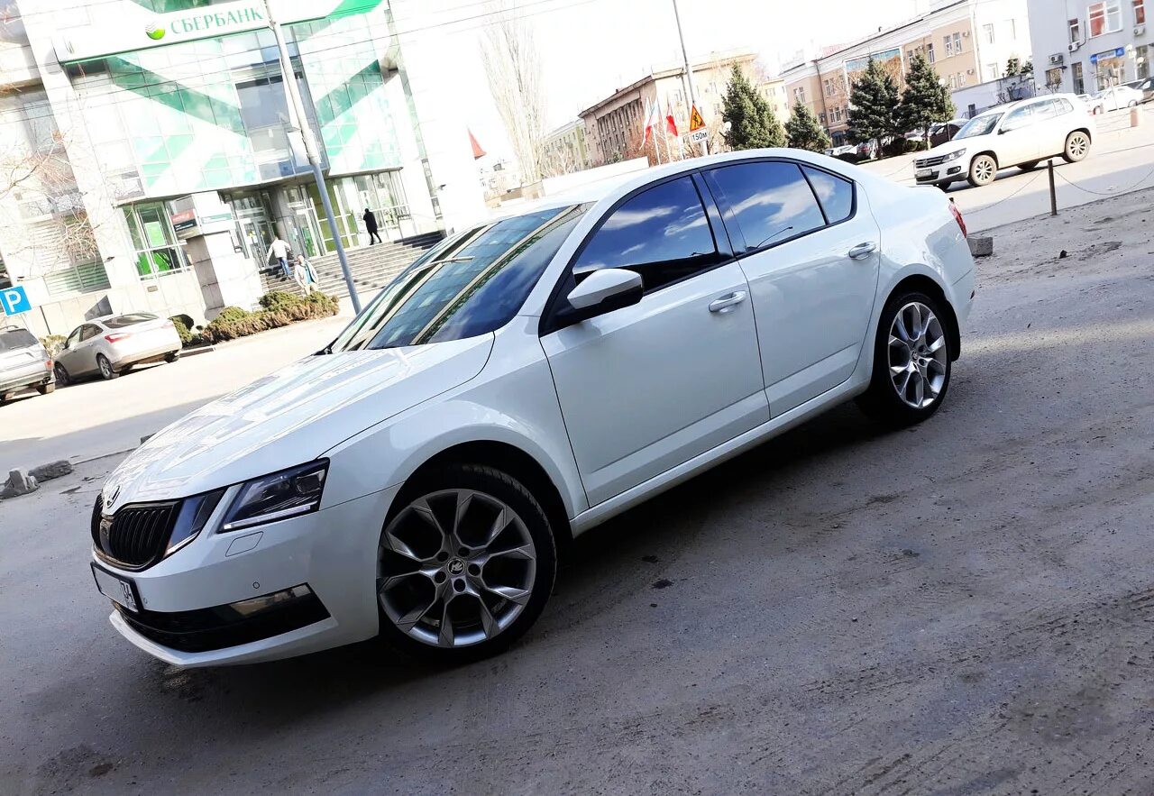 Диски на skoda octavia. Skoda Octavia a7 FL. Skoda Octavia a8 r18. Skoda Octavia a7 r19. Skoda Octavia a7 белая r17.