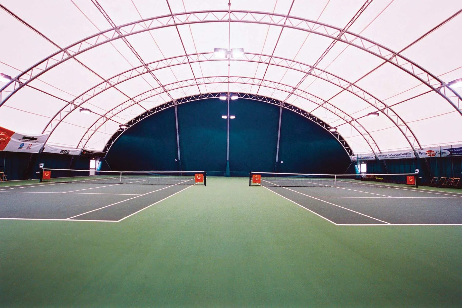 2 теннисных корта. Сад имени Баумана теннисный корт. Стадион Ангара легкоатлетический манеж. Теннисный корт 40 на 20. Теннисный корт Гамильтон.