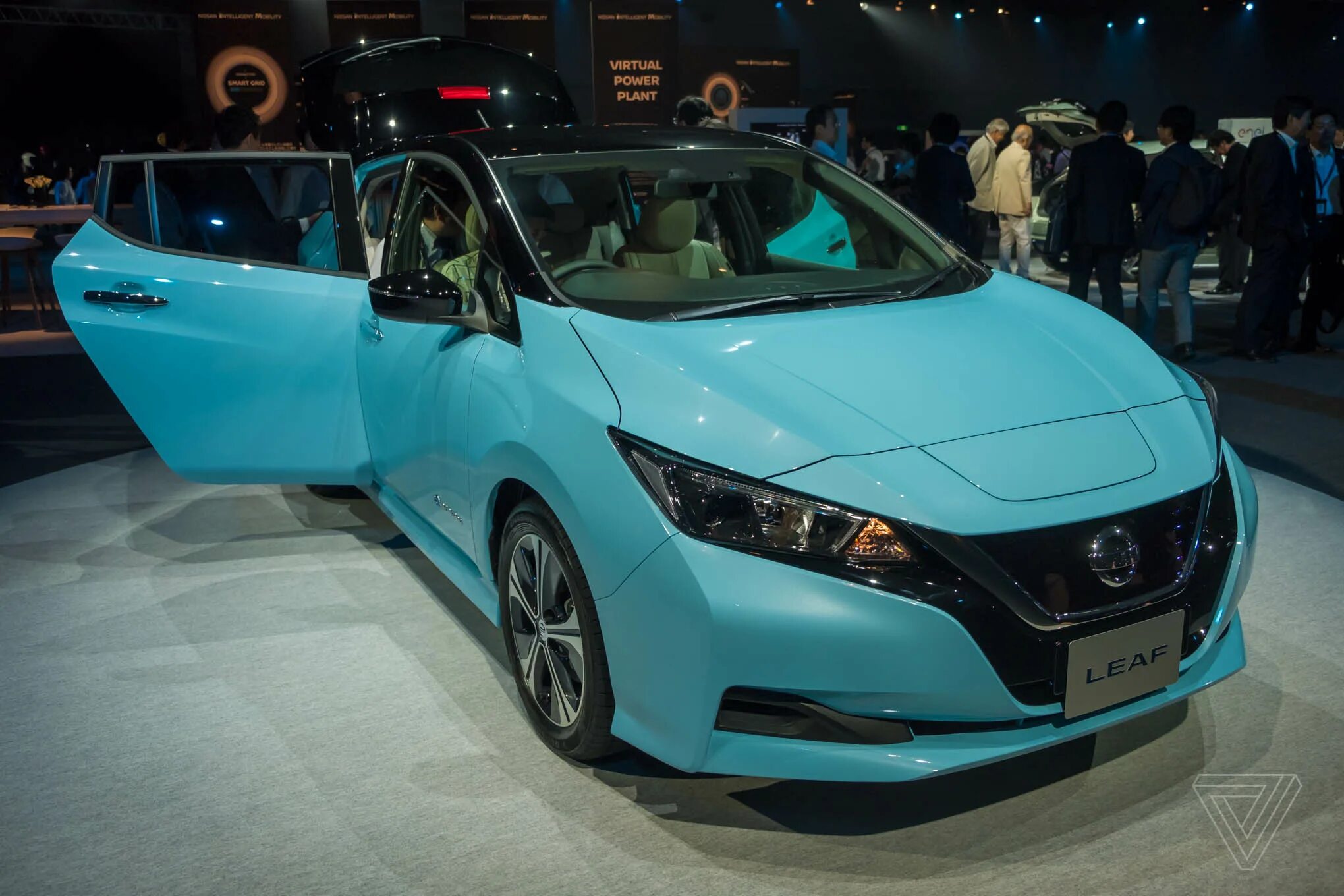 Nissan leaf 2020 concept. Ниссан ноут e-power. Ниссан лиф 2012. Nissan e-power 2017. Ниссан гибрид 2017.