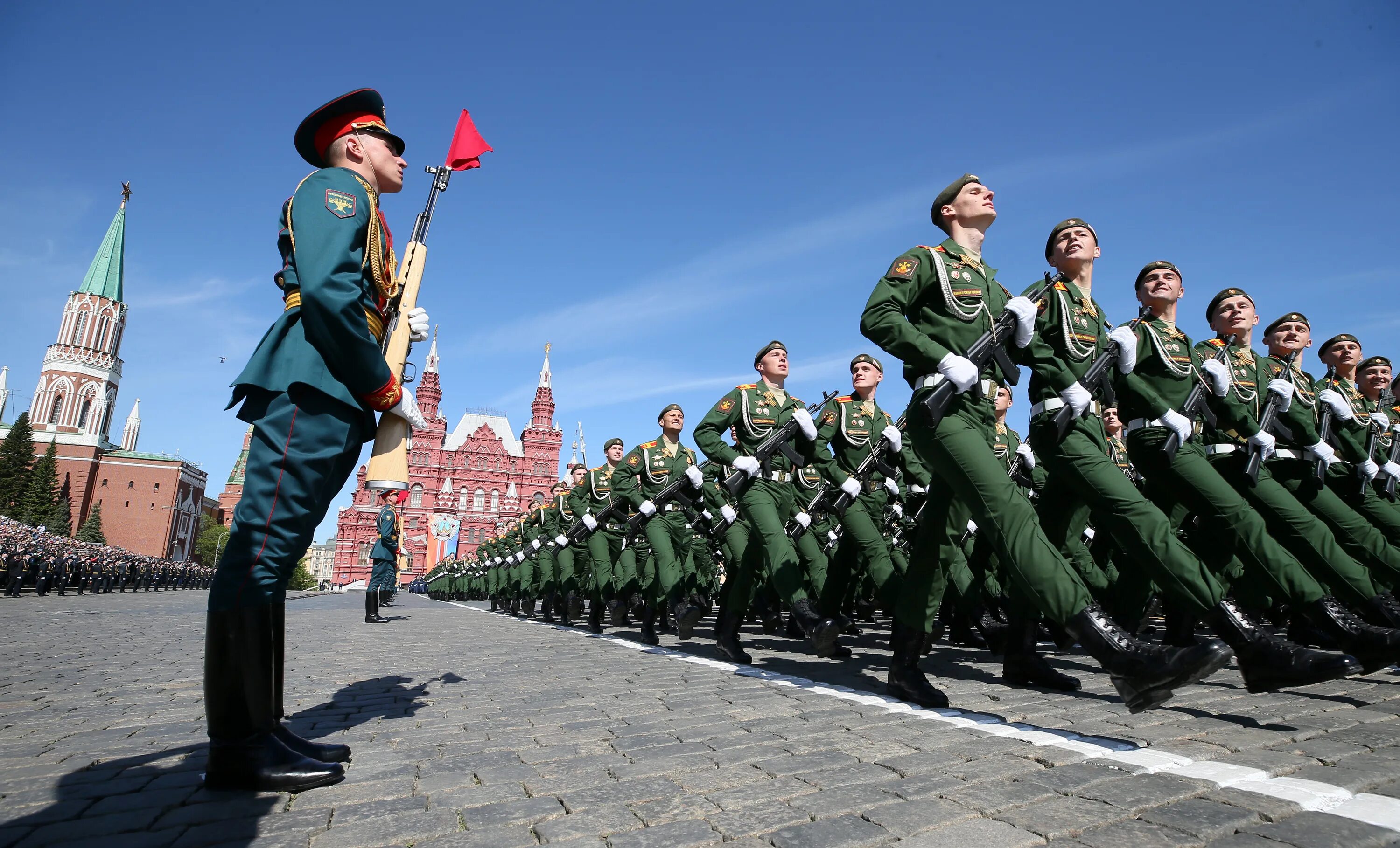 Месяц парад. Виктори Дэй в России. 9 May Victory Day. Парад 9 мая. День Победы парад.