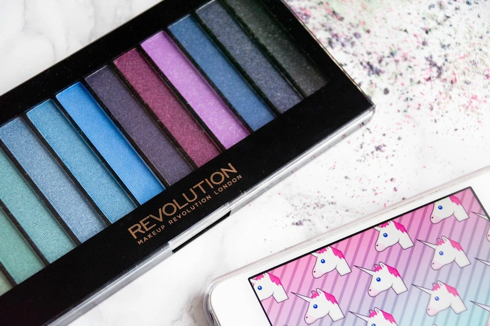 Палетка unicorn. Палетка теней с единорогом. soda палетка теней русалочка. eyeshadow тени с единорогом.