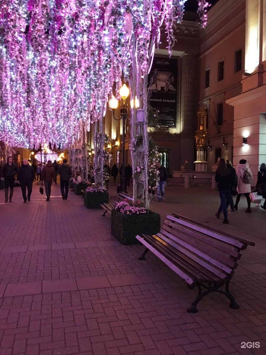 Арбатский бульвар. Улица Арбат (старый Арбат). Малый Арбат Москва. Старый Арбат пешеходная улица. Арбат Москва 2023.