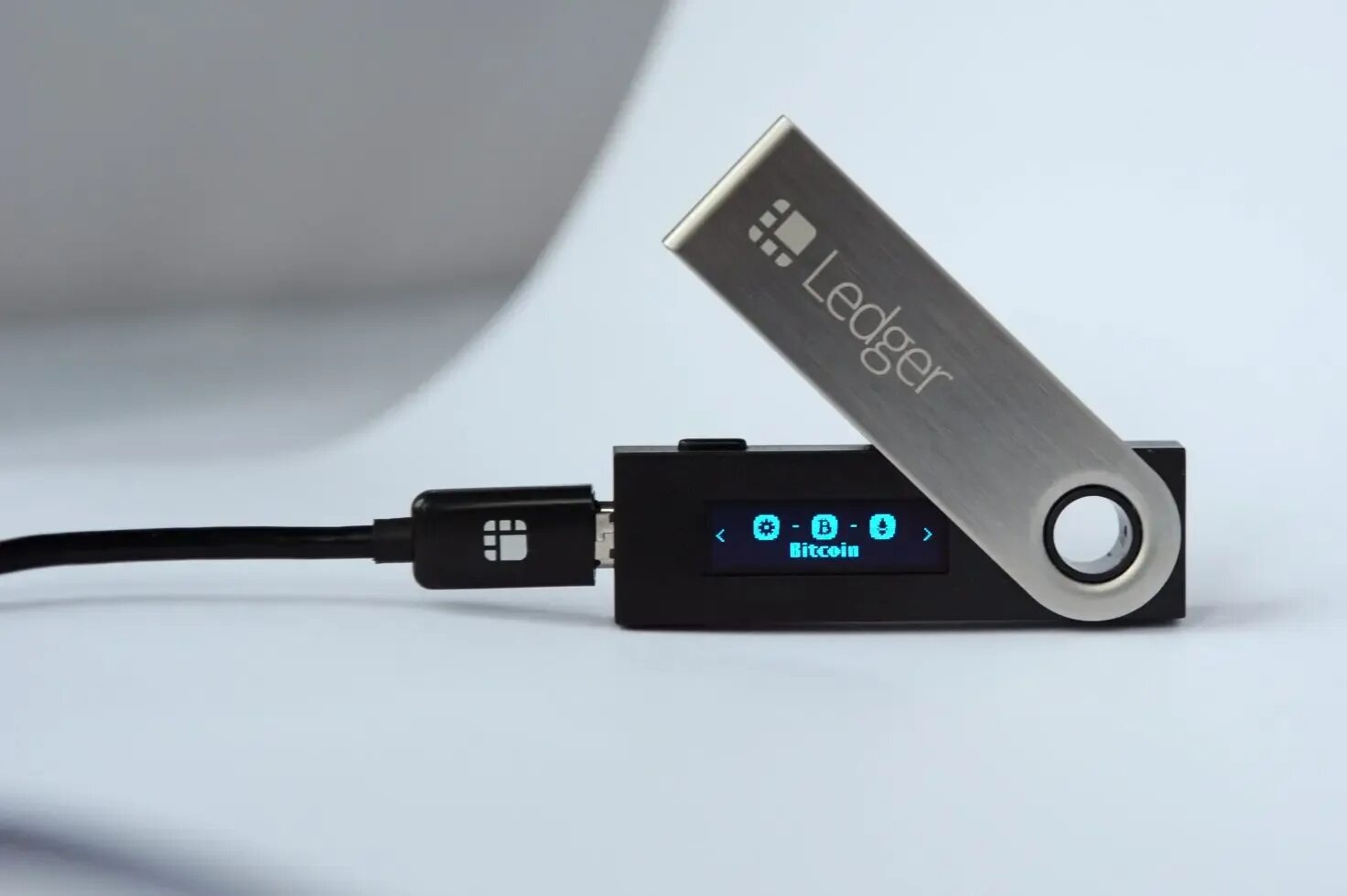 Флешка ledger. Криптовалютный кошелек ledger. Кошелек ledger nano s. Ledger nano x и s. Леджер кошелек.