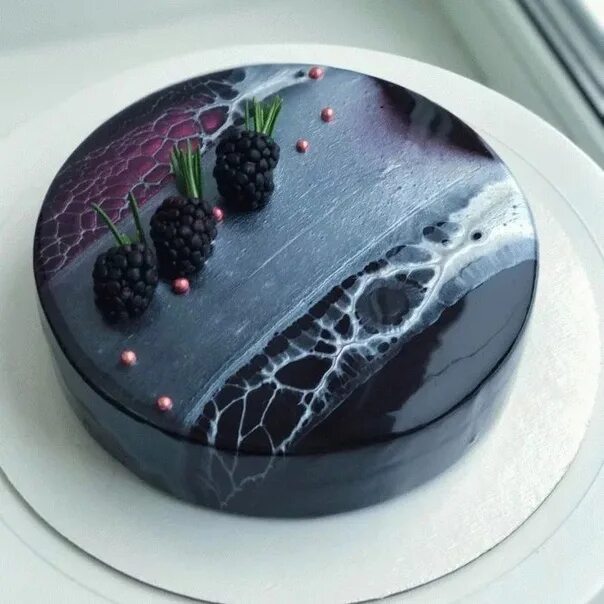 Муссовый торт космос. Глянцевый торт. Черная зеркальная глазурь. Черный муссовый торт.