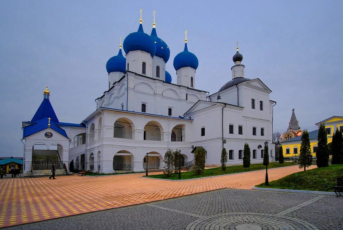Высоцкий монастырь в Серпухове. Икона Богородицы Неупиваемая чаша