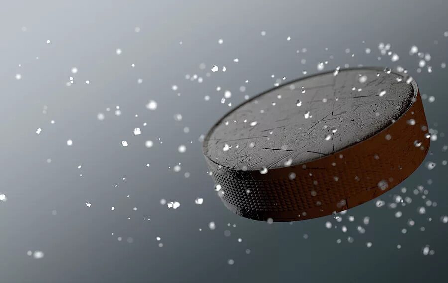 шайба для хоккея. шайба на льду. шайба хоккейная на льду. лед хоккей. шайба хоккейная.