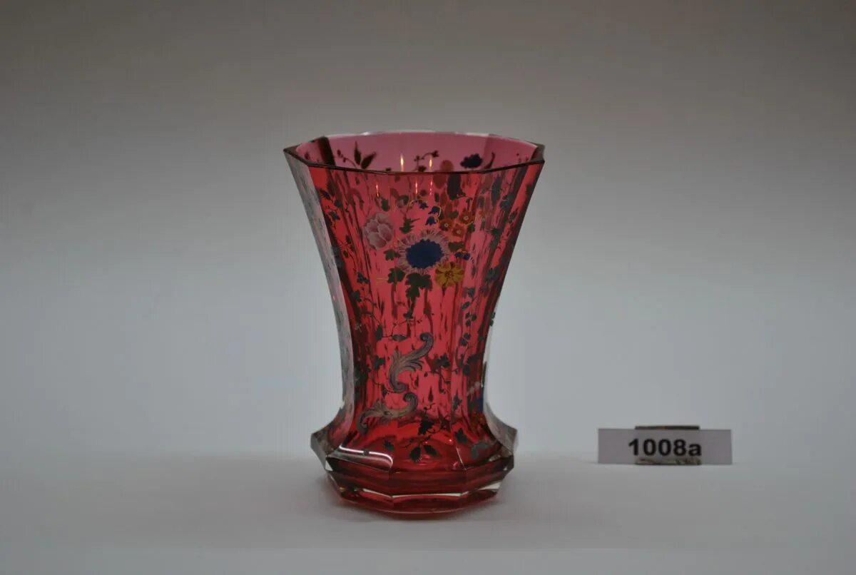 Хрустальный завод никольск пензенская стопка. Музей хрусталя в никольске пензенской. Никольск музей стекла и хрусталя экспонаты музея. Никольск. Музей стекла и хрусталя в никольске пензенская область.