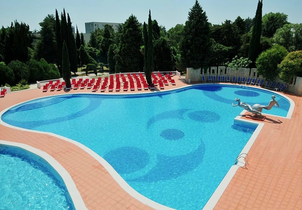 " санаторий адлер. Сочижное вхморье санаторий. Альмира 3*. Санаторий юность сочи. Пансионаты адлера с бассейном недорого.