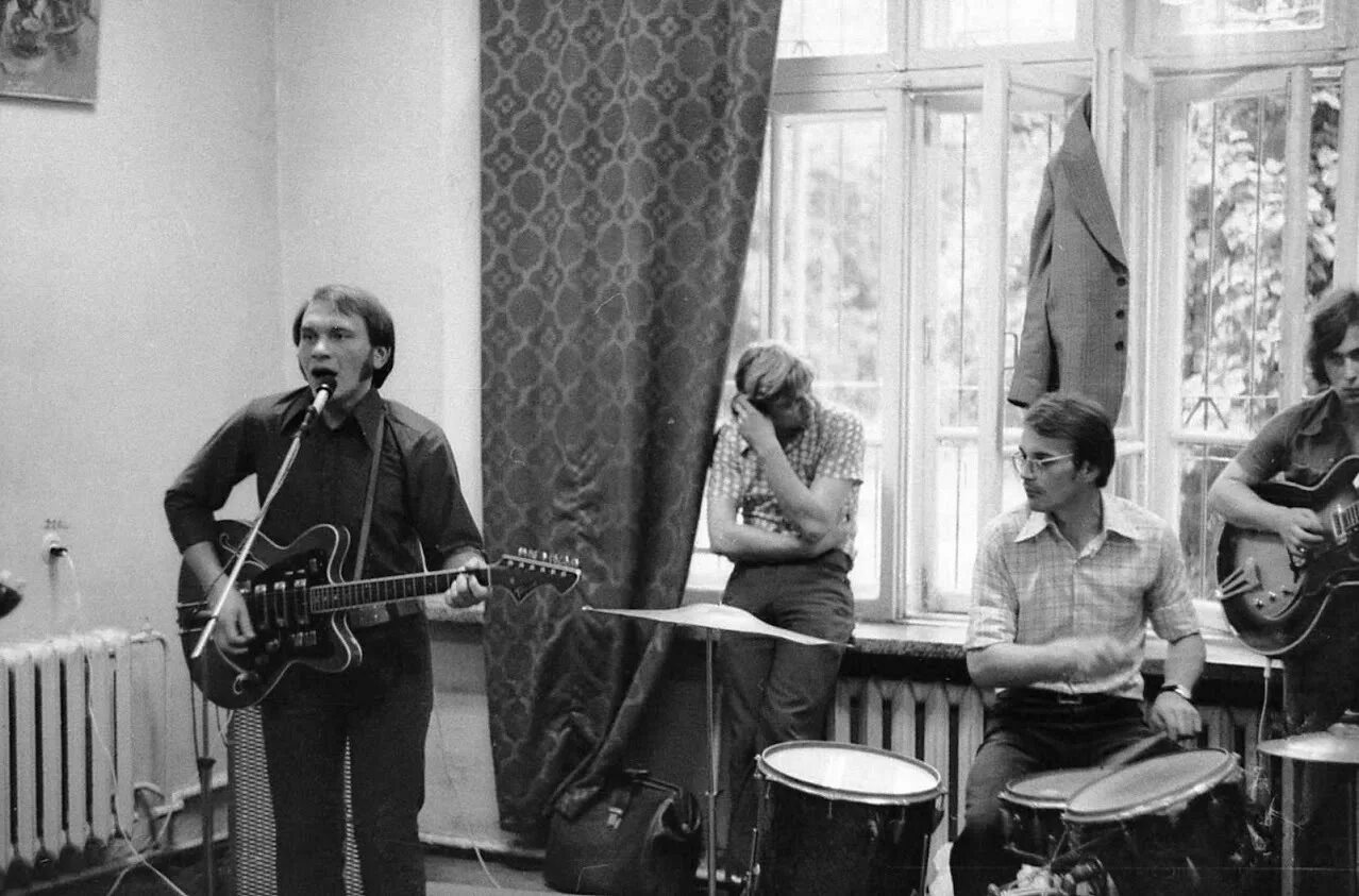 Жизнь 70 х. Жизнь московской школы 235. школа ссср 70-е. культура 70 х годов. культура 80-х годов.
