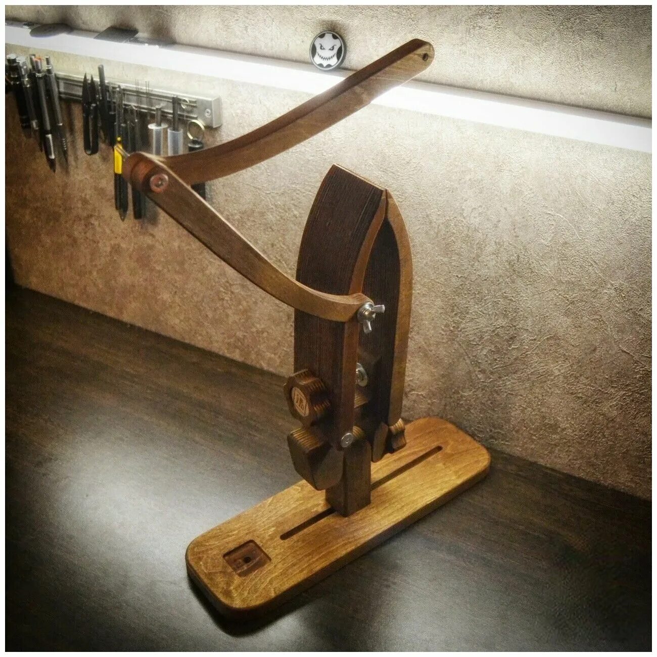 Кто такой шорник профессия. Шорник - шорный пони для кожи. Какой может быть шорник. Шорник ремесленник. Какой может быть шорник.