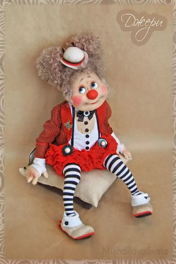 Клоуны сшить. Куклы Светланы Михайловой клоуны. Куклы клоуны авторские Михайловой Светланы. Текстильная кукла клоун. Кукла «клоун».
