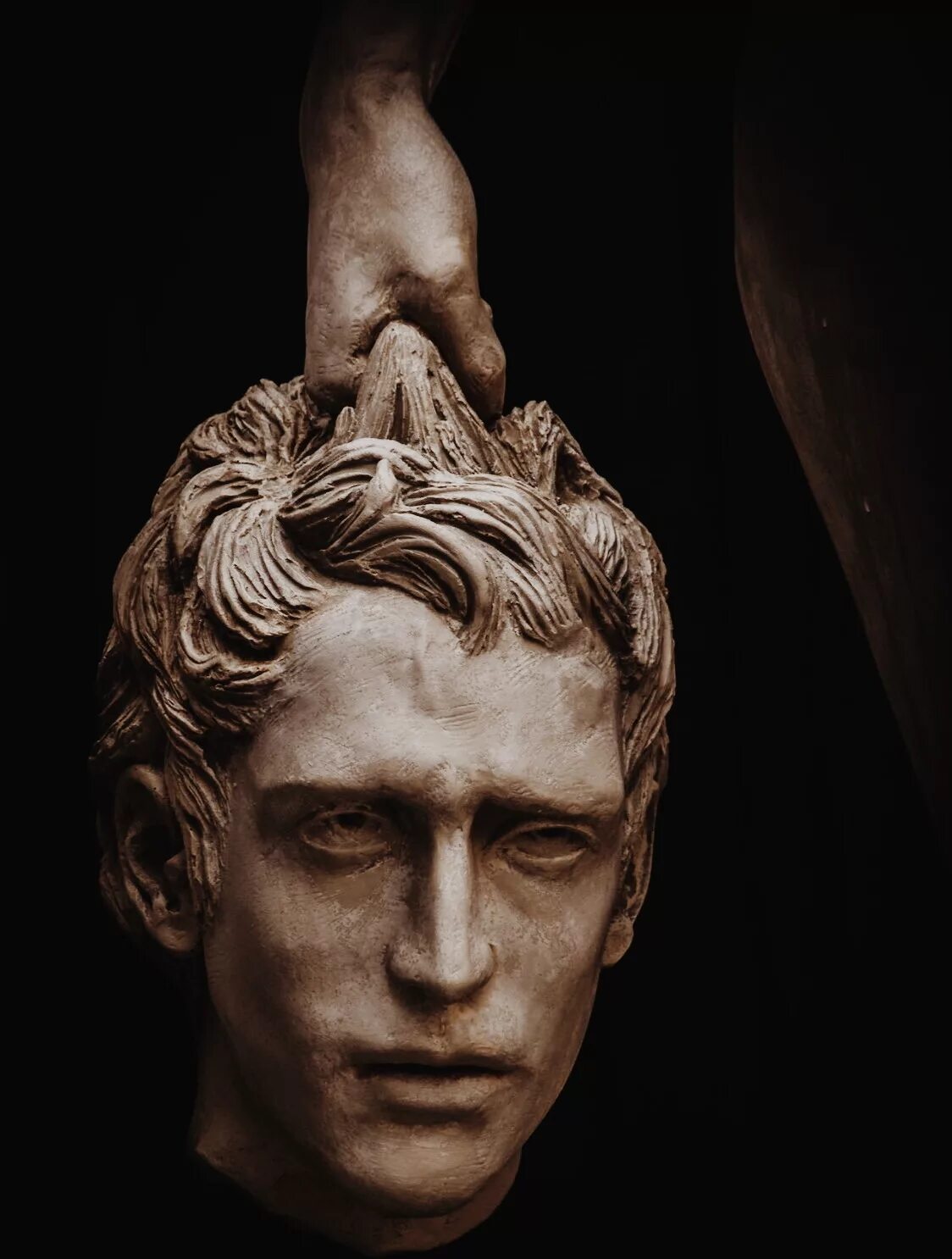 Персей и медуза горгона. Медуза горгона. Персей медуза горгона нью. Медуза горгона с головой персея. Медуза горгона с головой персея.