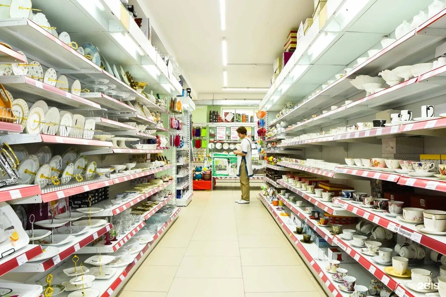 Мир посуды москва. Мир посуды сайт. Магазин мир посуды в омске. Выкладка посуды. Зао мир посуды москва.