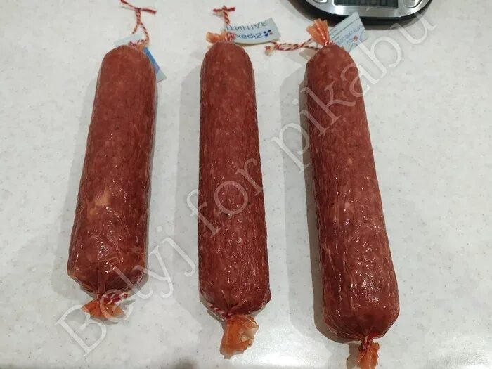 Как понять что колбаса испортилась. Как понять что колбаса испорчена. Сыр Caciosalame. Незернистая колбаса как понять.