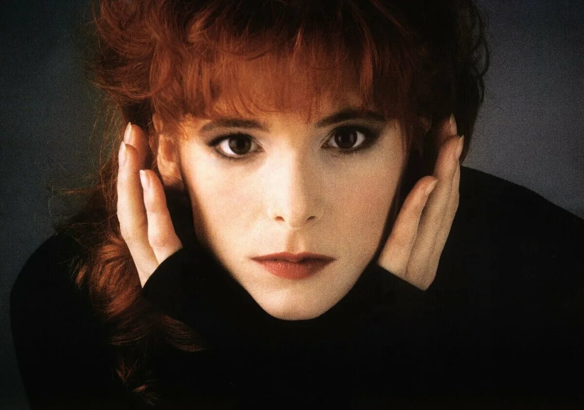 Mylene Farmer в молодости.