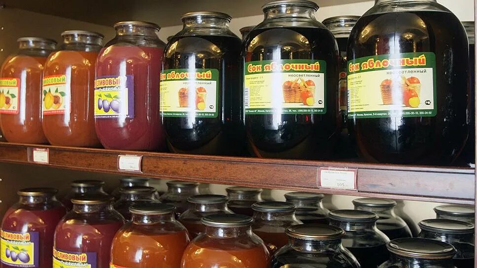 сок в банках. томатный сок в трехлитровых банках. трехлитровая банка с соком. трехлитровая банка с соком. нектар широкий карамыш 3 л.