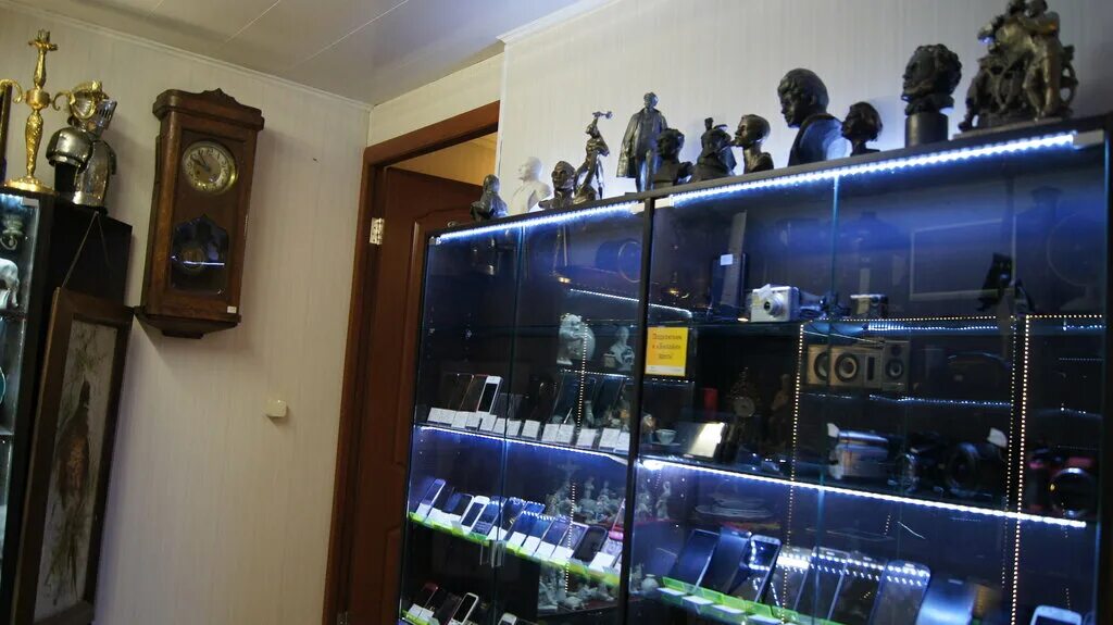 антикваръ магазин вывеска. красногорск ул. адрес скупка антиквариата. антикварный магазин однажды. реклама антикварного магазина.