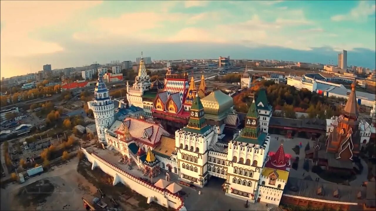 Крылатские холмы храм. Москва построена на холмах. Боровицкая башня. Москва построена на холмах. Мск крылатское холмы.