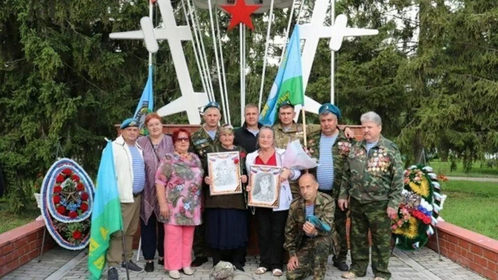 Боевое братство г.Стародуб Брянская область.. Стародуб братство десантников. День ВДВ В Стародубе. Стародуб памятник ВДВ.