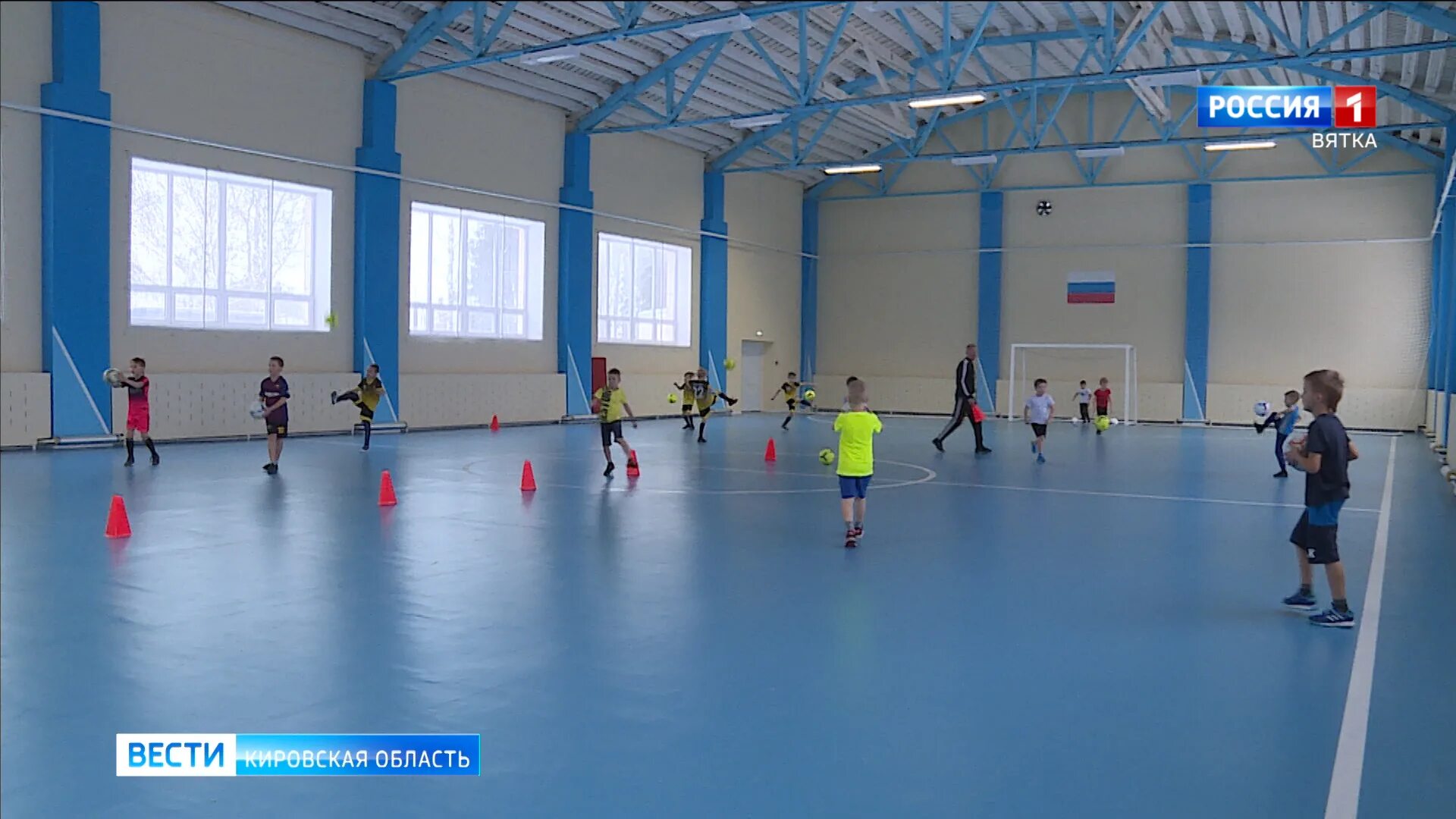 Спортивные комплексы киров. Спорткомплекс заря нововятск. спорткомплексы в кирове.