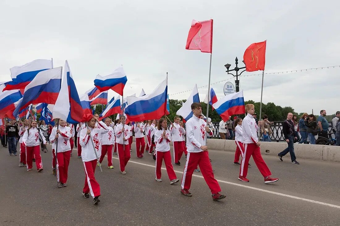 Спортивный марш. Парад спортсменов. Спортивное шествие. Шествие с флагами. Игры будущего парад флагов