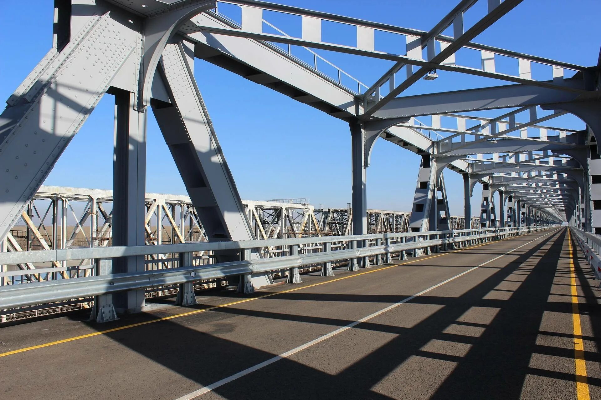 Где начинается мост. Мост Барнаул. Совмещённый Автодорожный и Железнодорожный мост «победа». Железнодорожный мост Барнаул. Дорожный мост.