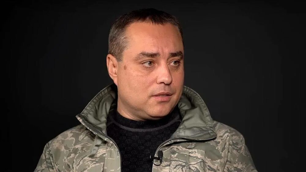 In Kharkov, the head of the garrison, Brigadier General Sergei Melnik, with the 
