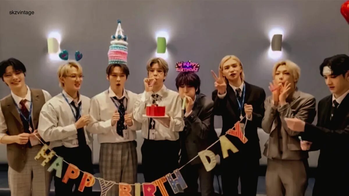 Группа stray kids 2022 case 143. Stray kids с днем рождения. Сынмин айдол. Группа stray kids 2021. Stray kids с днем рождения.