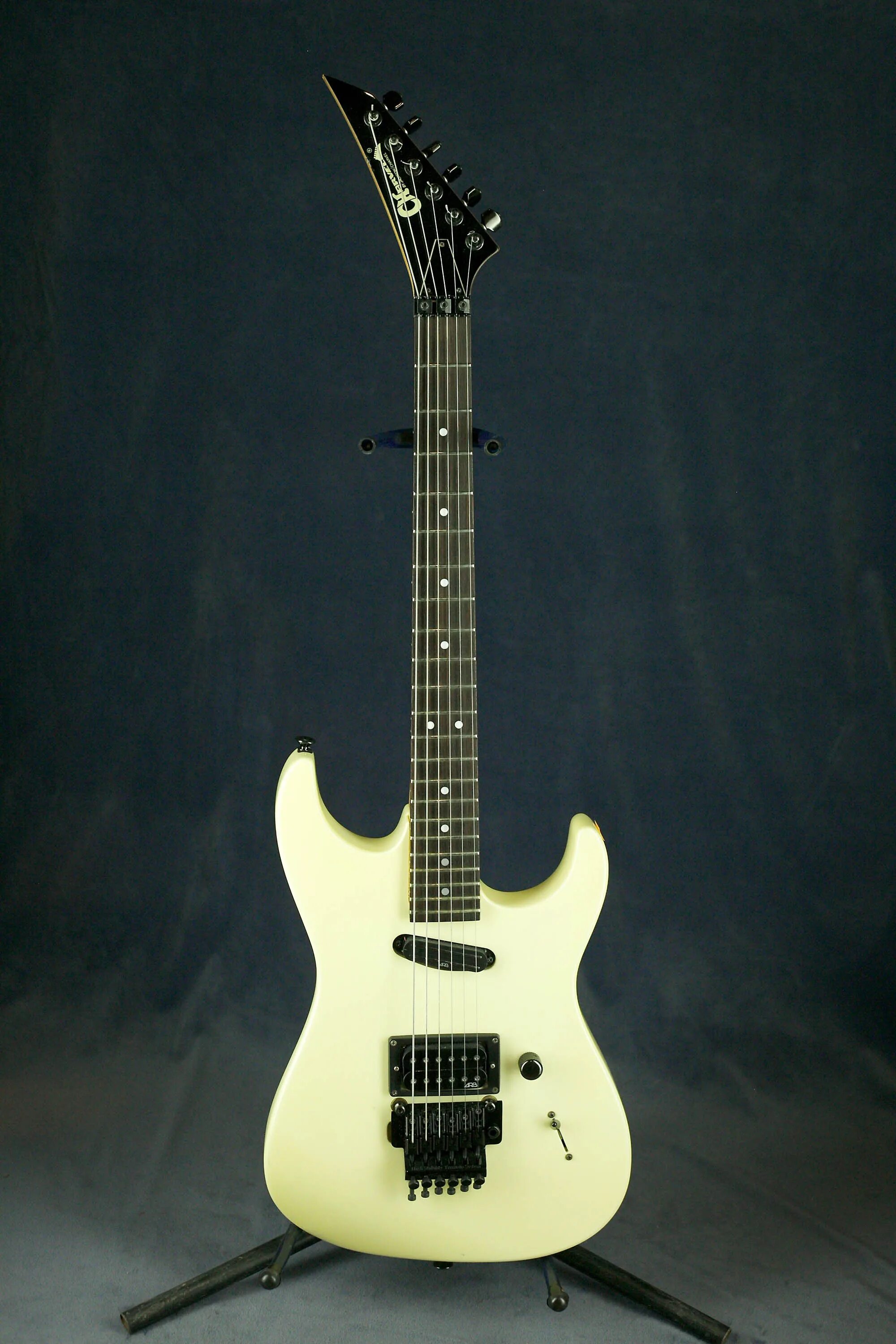 Электрогитары екатеринбург. Гитара электро Ibanez RG 350 DX. Ibanez rg350dx White. Grass roots g HR 49. Гитара Ибанез электрогитара белая.