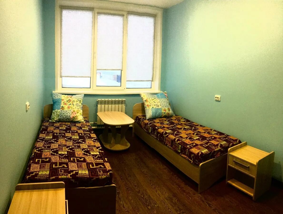 Комната в общежитии школьном. Хостел на школьной 8 в Климовске. Hostel на школьном - Лесосибирск. Школьное общежитие