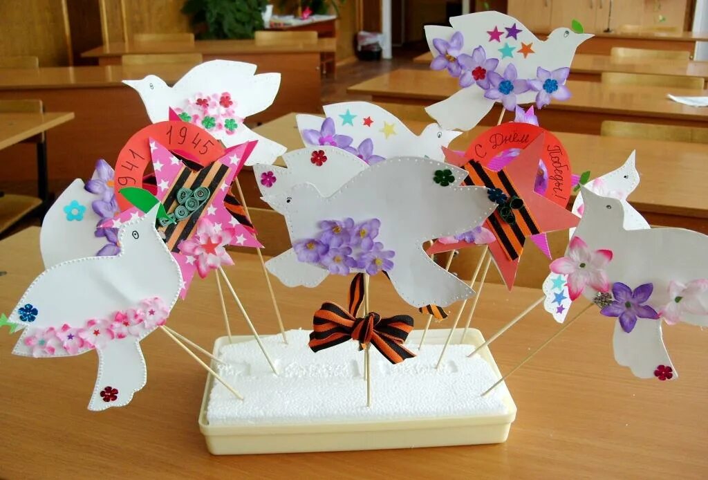 Поделки к 9 мая своими руками в школу. Майские поделки для детей. Поделки к 1 мая в детском саду. Красивые поделки на 9 мая. Поделки на 9 мая своими руками.