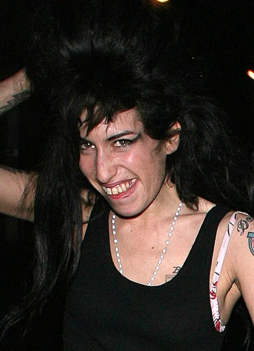 Ужасные бабы. Эми Уайнхаус. Amy Winehouse без макияжа. Эмми вайн Хаус еврейка. Эмми вайн Хаус без макияжа и парика.
