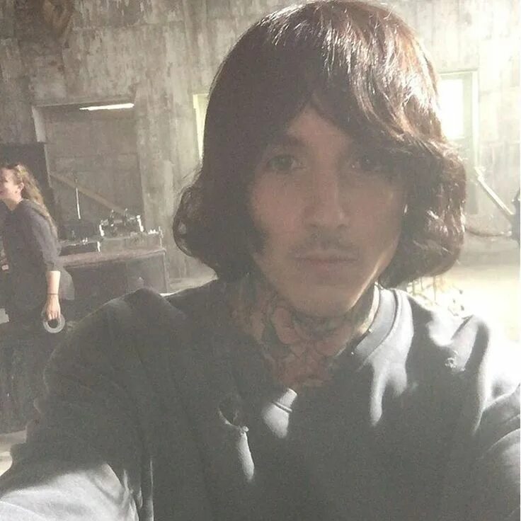 Оливер Сайкс. Оливер Сайкс с собакой. Оливер Сайкс жена. Oliver Sykes face. Alisa oliver 18