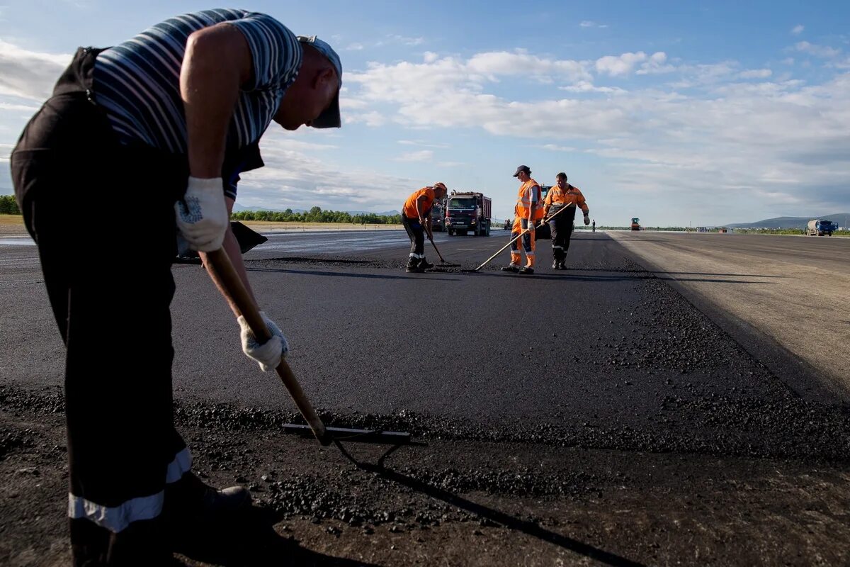 Дорога строительство. Улучшение дорог. Реконструкция дороги. Ремонт дороги.