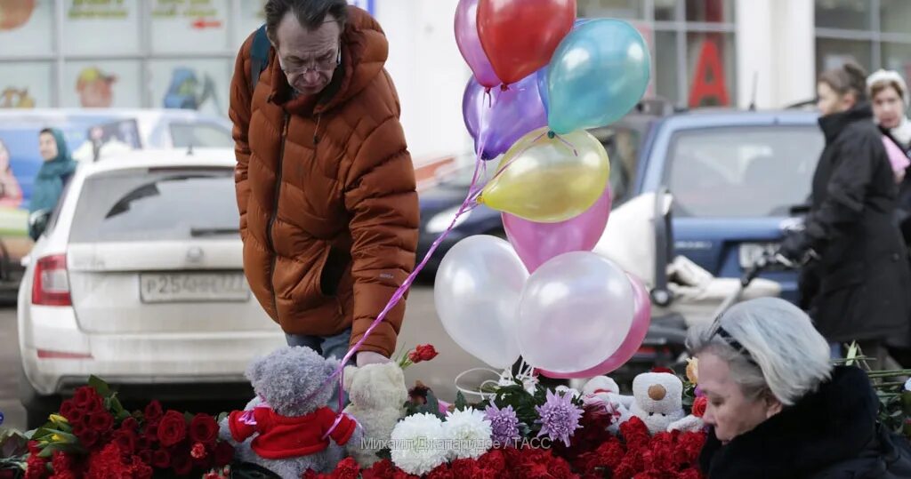 Погибла семья паунович. Помощь семье погибшего. Трагедия в пермском университете. Помощь семье погибшего. Пожертвование семье погибшего.