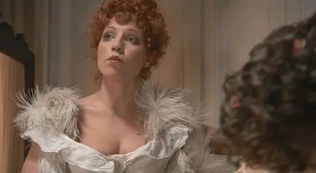 мать алистера инквизиция. во власти его величества. сестра его дворецкого. благословите короля или характер скверный не женат. сестра его величества.