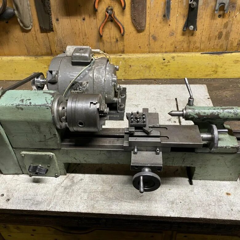 Старые станки по металлу. Советские станки. Токарно-винторезный станок 1е604. Старые станки по металлу. Дип 200 токарный станок.
