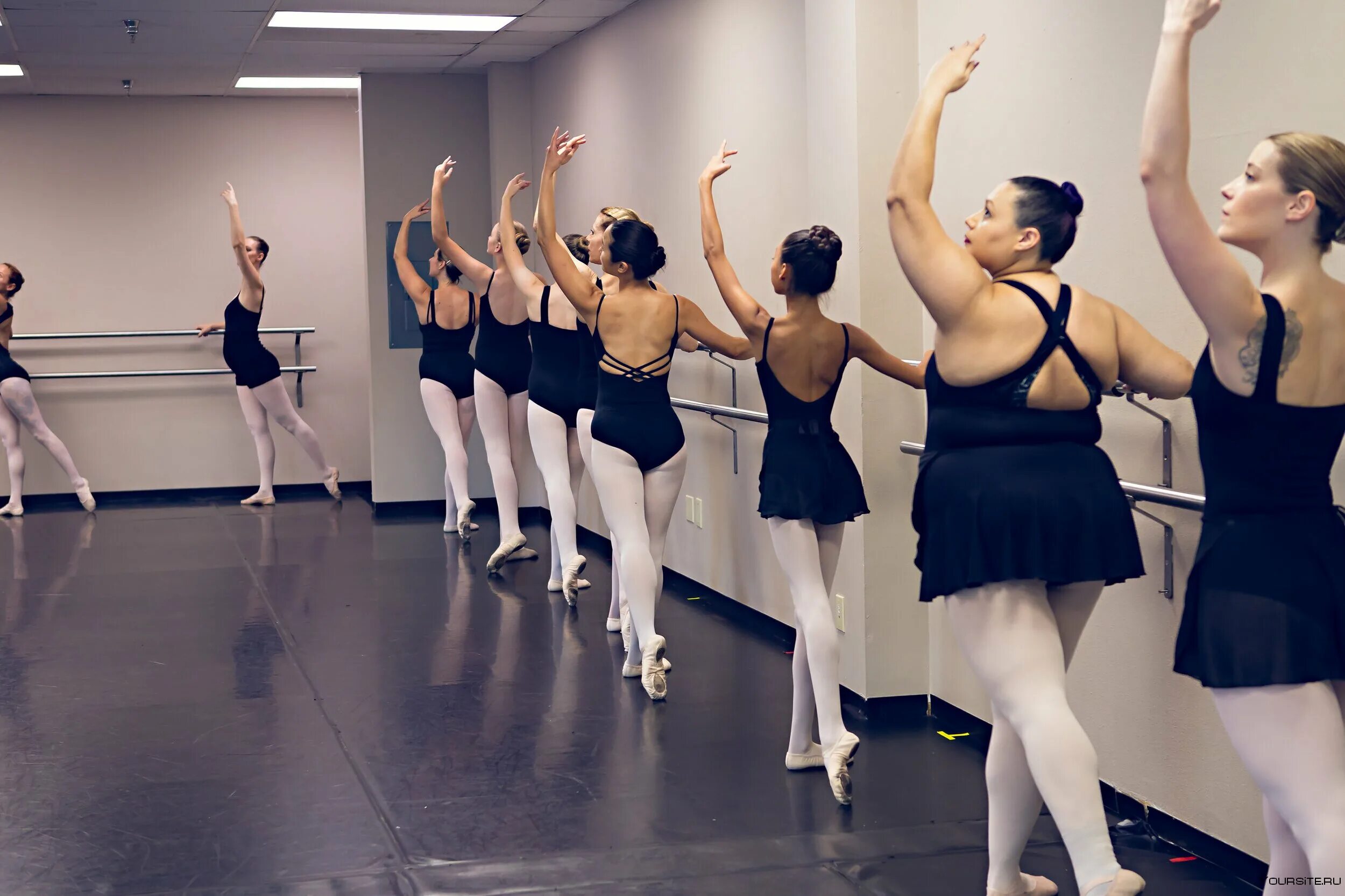 Классический танец. Урок по народному танцу. Балет моисеева репетиция. Dance формы. Балет игоря моисеева училище.