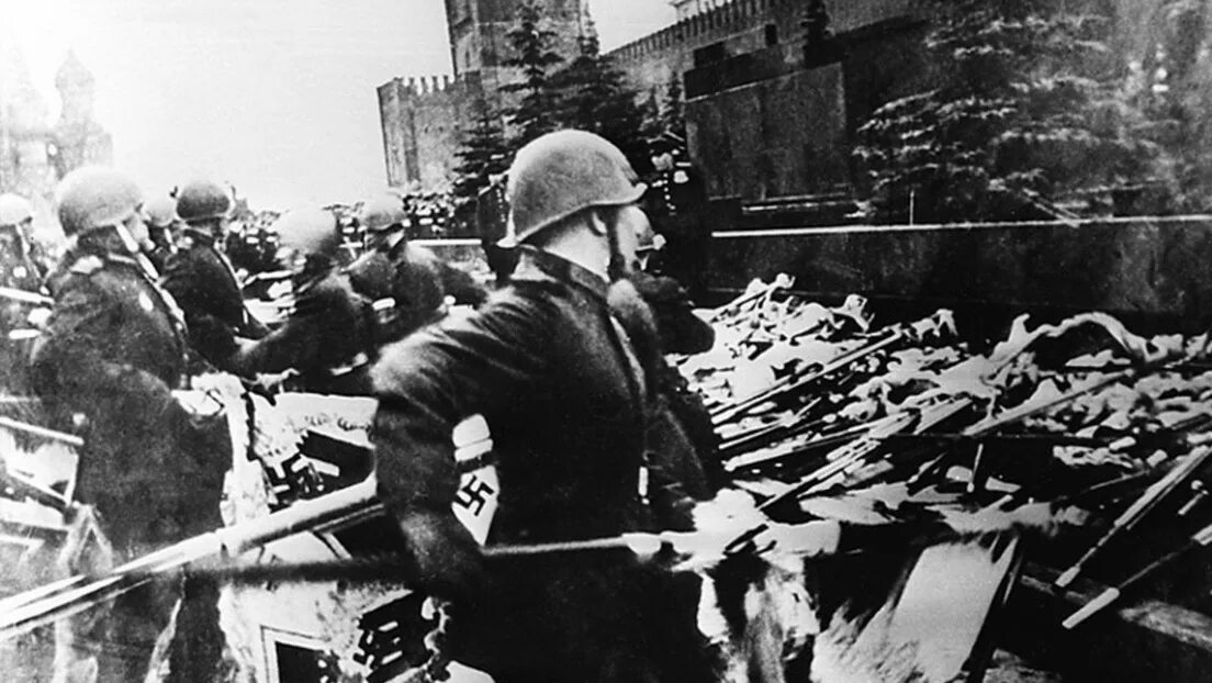 Звук 1945 года. Ркка в берлине 1945. Советские солдаты в берлине 1945 в цвете. 9 мая 1945 года в москве. Парад в москве 1945.
